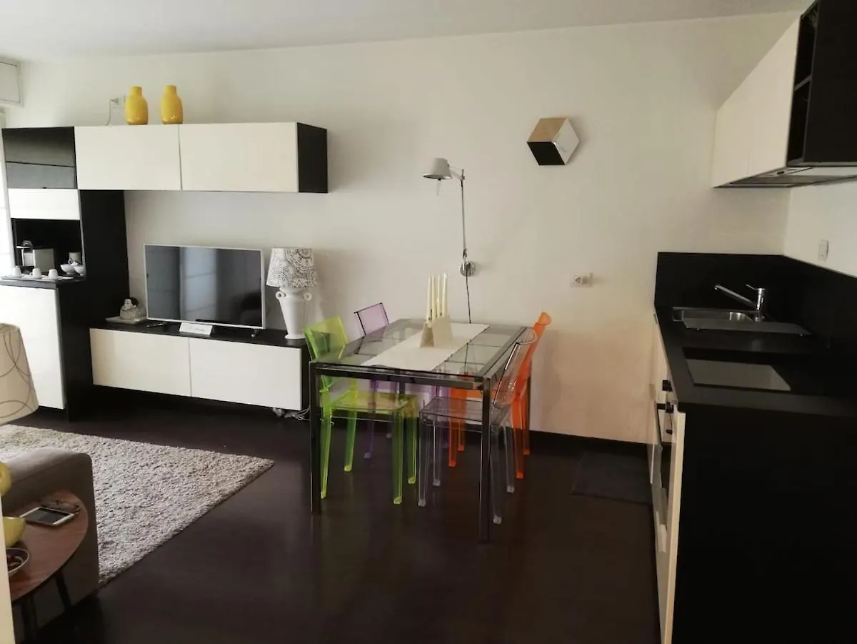 Delightful Two-Room Apartment In Brera Milano Italia