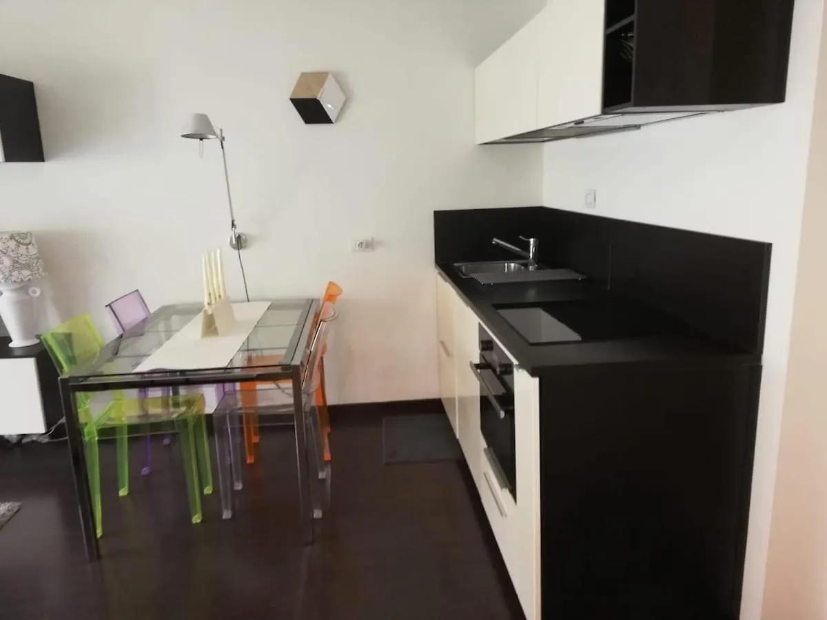 Delightful Two-Room Apartment In Brera Milano Italia
