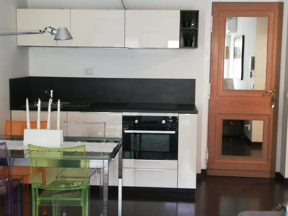 Delightful Two-Room Apartment In Brera ミラノ