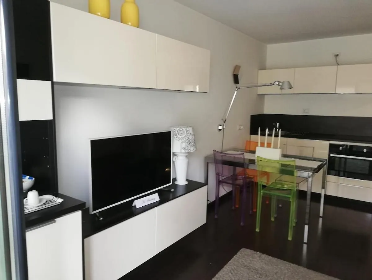 Delightful Two-Room Apartment In Brera ミラノ